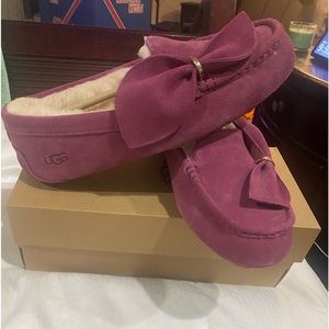 Women’s Ugg Slipper with Ansley Twist